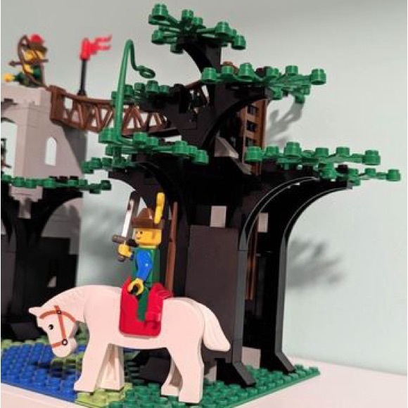 SOLD Vintage Lego Castle: Forestman’s Crossing Set 6071 - Picture 4 of 5